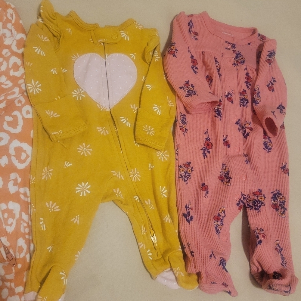 0/3 Month Bundle Of 3 Footies Onesies - Carter's & Old Navy - EUC - Picture 3 of 6